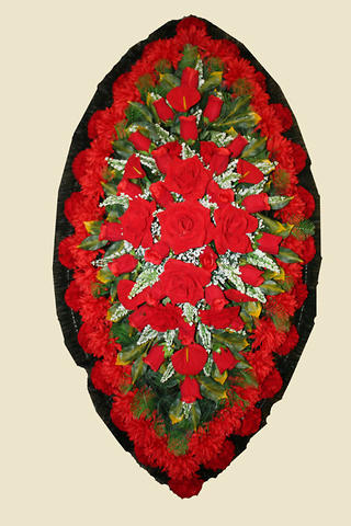 Венок Элит из искусственных красных роз и гвоздик 140 см.