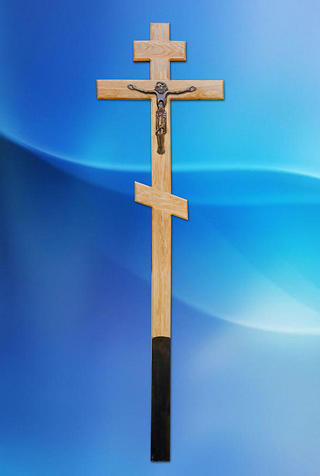 Дубовый крест на могилу с распятием