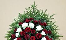 Венок из красных и белых роз 120 см